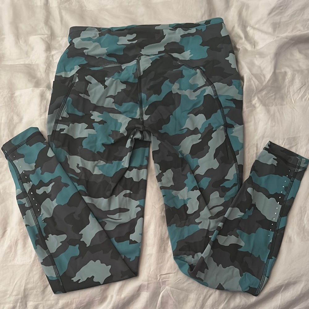 lululemon athletica Kids Blue and Gray Camouflage Leggings